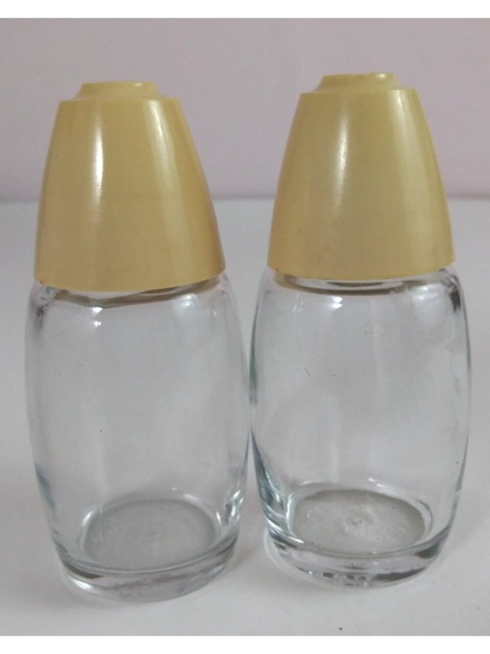 Vintage Gemco Glass With Cream/Beige Tops Salt & Pepper Shakers USA